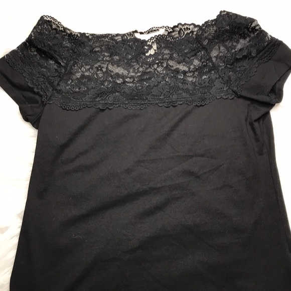 H&M lace off the shoulder top - Picture 1 of 2